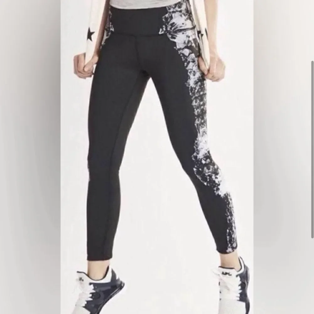 Alo Yoga Black White Dark Krystal Graphic High Waisted Airbrush Workout Leggings